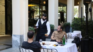 صورة اليونان.. قرار جديد بإغلاق الحانات والمطاعم لمدة شهر