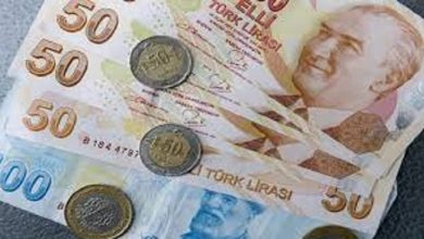 صورة الليرة التركية تهبط إلى مستوى قياسي جديد مقابل الدولار