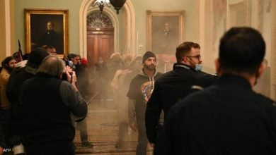 صورة فوضى في الكونغرس.. وعمدة واشنطن تعلن حظر التجول