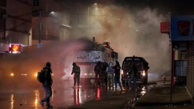 صورة رئيس الوزراء التونسي: ما حدث لا يمت للاحتجاجات السلمية بصلة وسنتصدى لها بالقانون