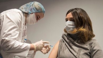صورة روسيا بين الدول الخمس الأولى في التطعيم بمكونين ضد فيروس كورونا